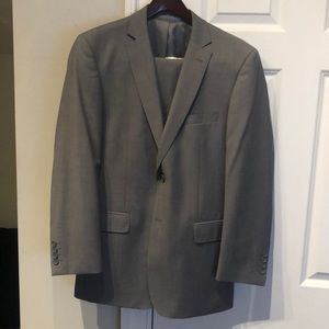 Mantoni 100% wool Single Breasted Grey Suit